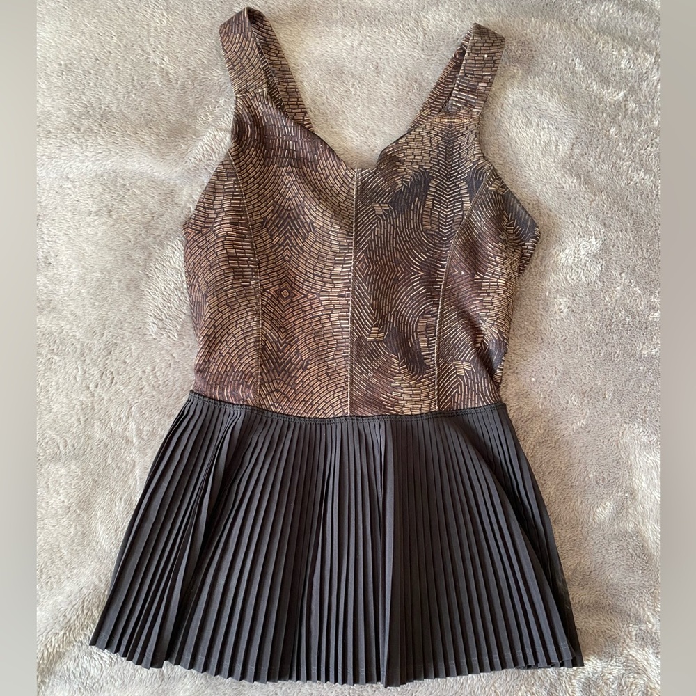 Lululemon RARE size 4 peplum pleated shirt